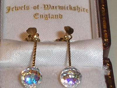 BEAUTIFUL 9CT GOLD LONG CRYSTAL DROPPER EARRINGS!
