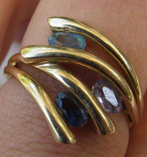 SUPERB 9CT GOLD MULTISTONE RING SIZE 8