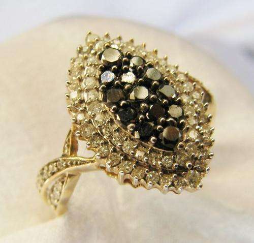 **R34 730** 9CT GOLD 1.00 BLACK & WHITE DIAMOND RING SIZE O