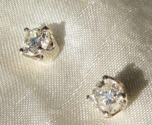 ***R31 660*** .66CT DIAMOND STUD EARRINGS ROUND CUT!!
