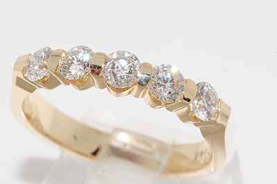 ***R35 800*** .75CT 5 STONE ROUND CUT DIAMOND WEDDING BAND