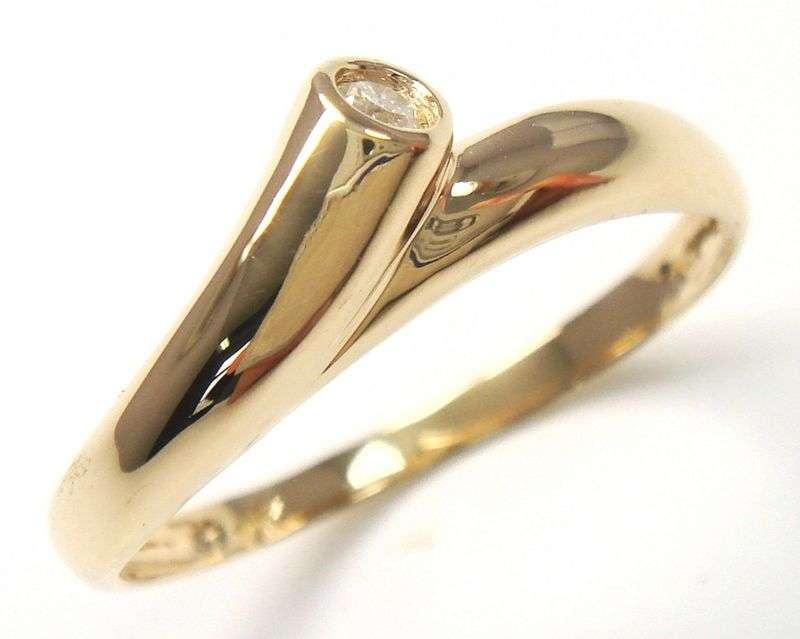 NEW DAINTY 10K YELLOW GOLD WHITE DIAMOND RING