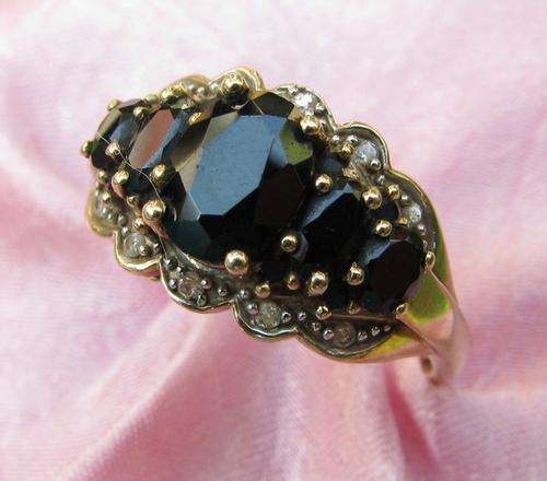 ***R15 300*** GORGEOUS 9CT GOLD SAPPHIRE & DIAMOND RING