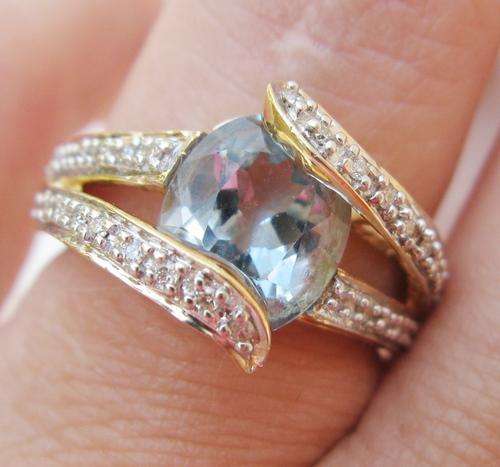 ***MONEY-BACK GUARANTEE***A GORGEOUS 9CT YELLOW GOLD REAL AQUAMARINE & DIAMOND RING SIZE