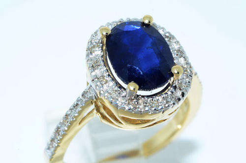 ***R26 000***2.33CT OVAL CUT SAPPHIRE & DIAMOND RING 10K YELLOW GOLD & SIZE 6.5