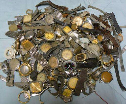 LARGE AMOUNT OF OLD WRIST WATCHES