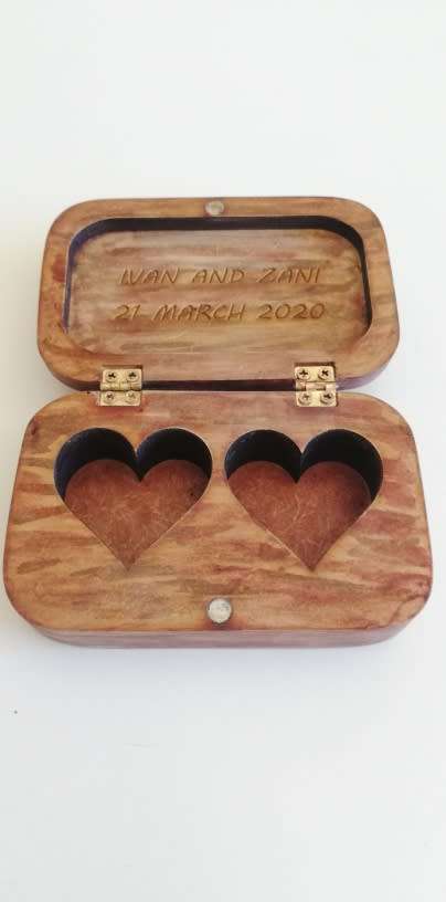 Heart-shaped wedding ring box