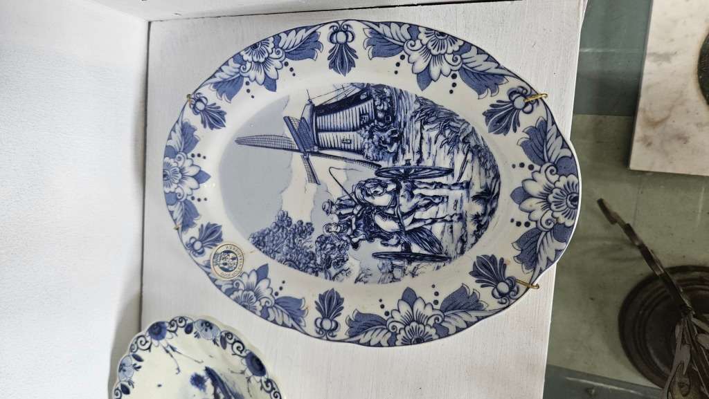 Beautiful Oval delft plate