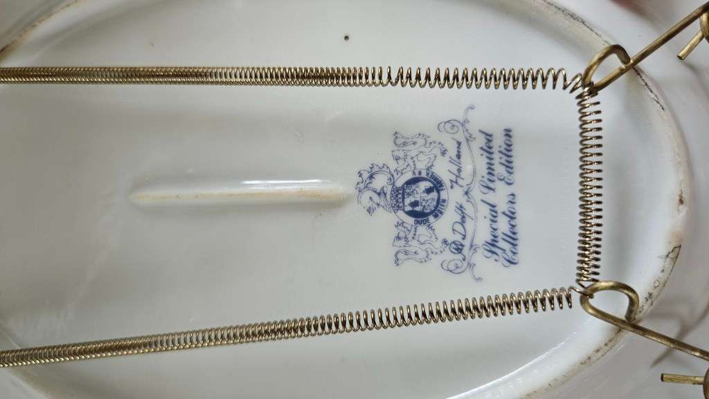 Beautiful Oval delft plate