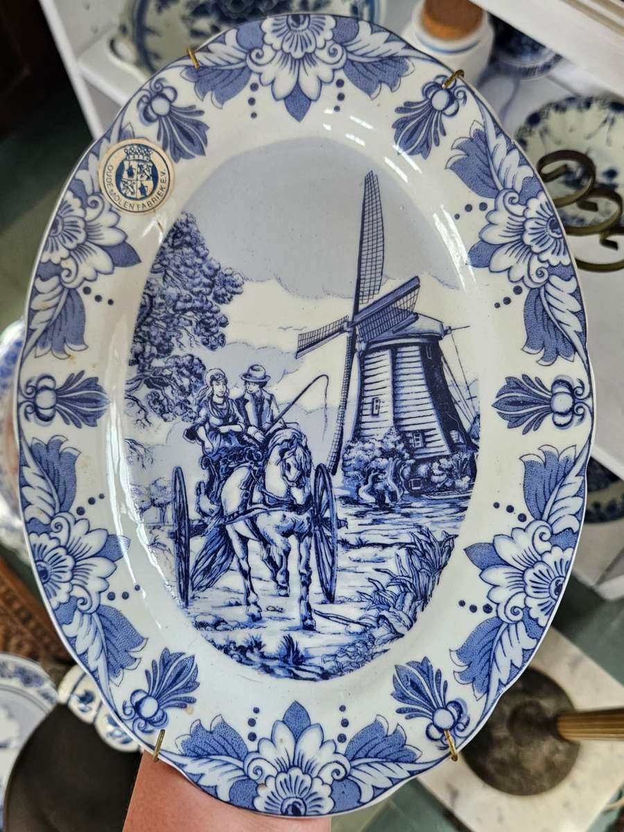 Beautiful Oval delft plate