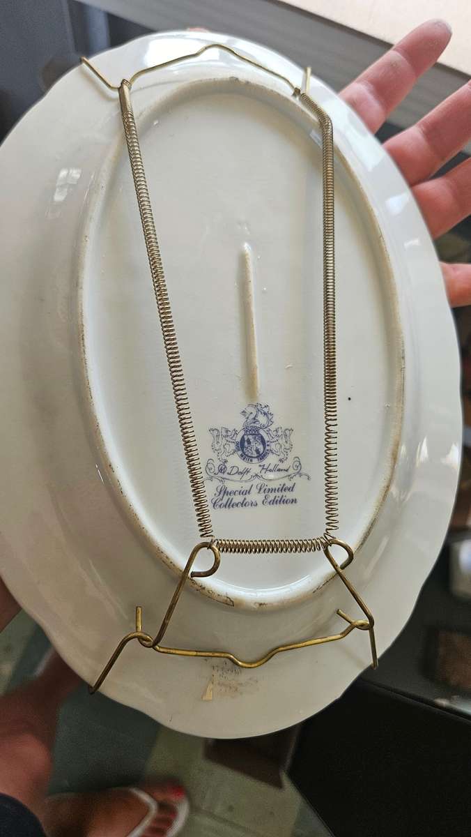 Beautiful Oval delft plate