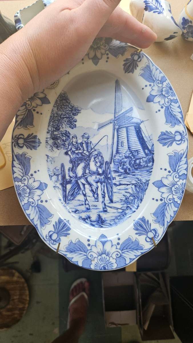 Beautiful Oval delft plate