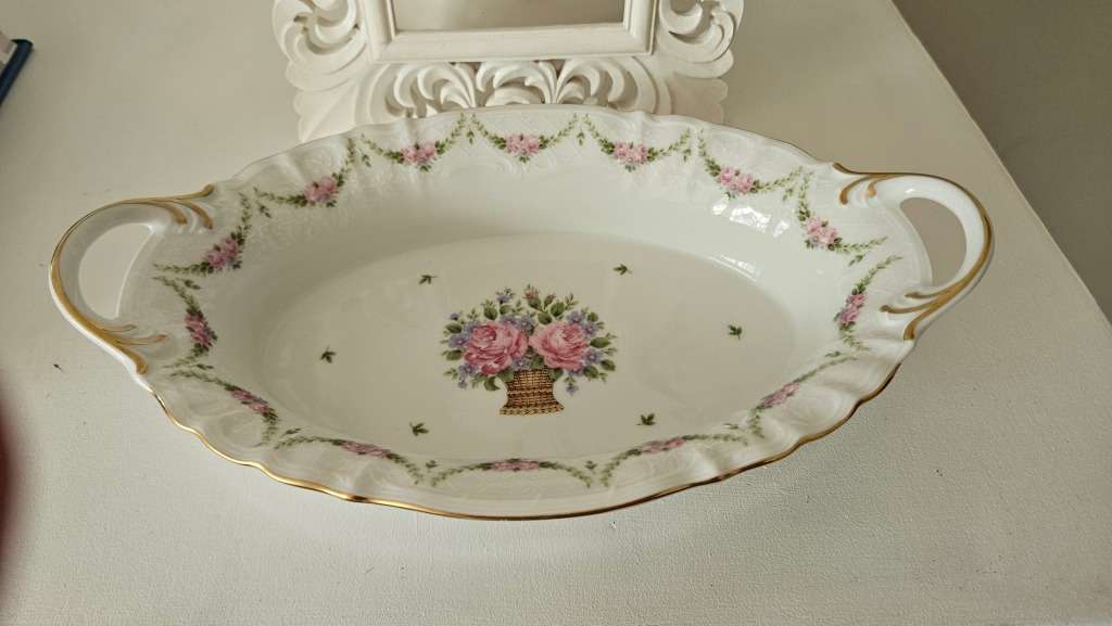 Beautiful Kaiser rose oval bowl 26cm x 16cm