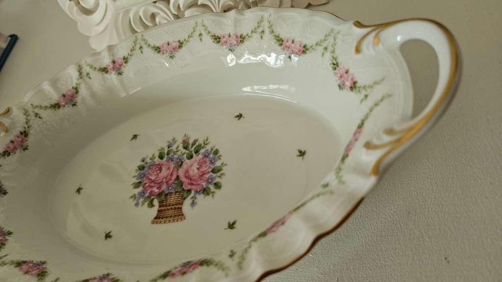 Beautiful Kaiser rose oval bowl 26cm x 16cm