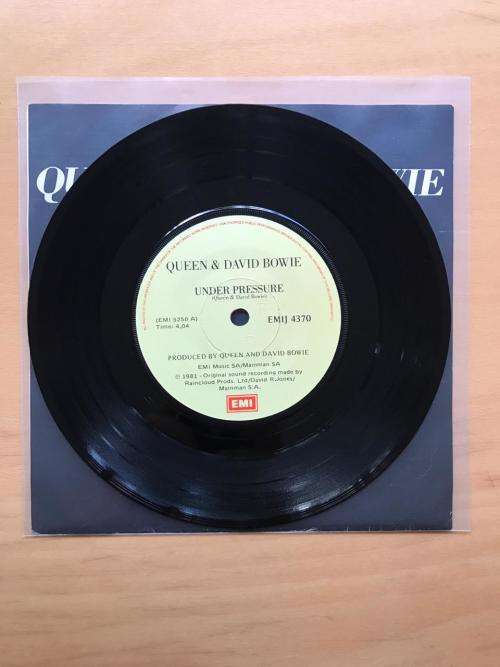 Queen and David Bowie - Under pressure 7` single (VG / VG-)