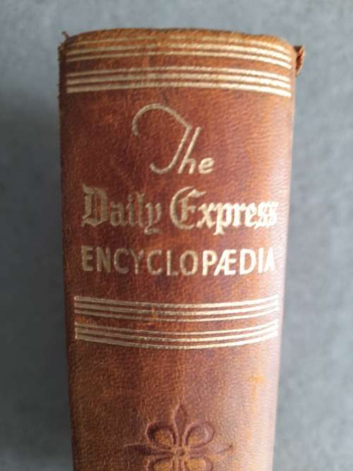 SET OF 9 ORIGINAL ENCLCLOPEDIAS