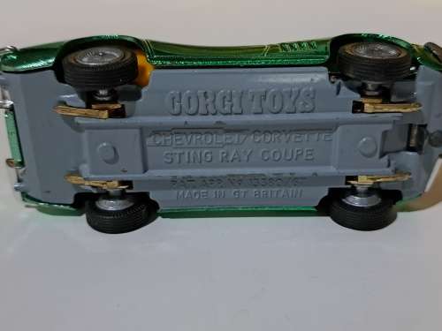 Corgi Toys Corvette Sting Ray Coupe Golden Jacks