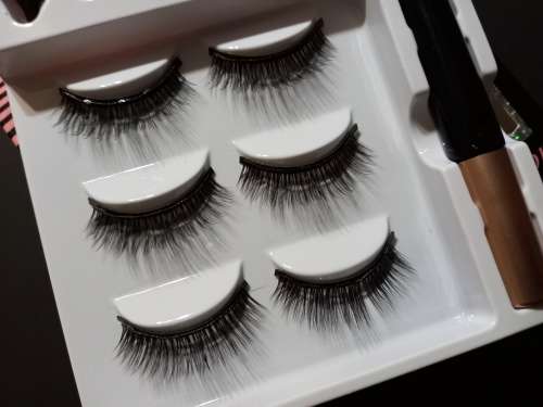 Magnetic eye lashes with tweezer and magnetic eye liner set