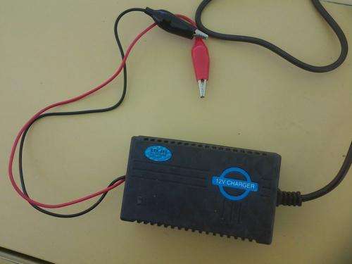 The intelligent Battery charger AC 220V to DC12 to 13.5 Volt - 2A charger