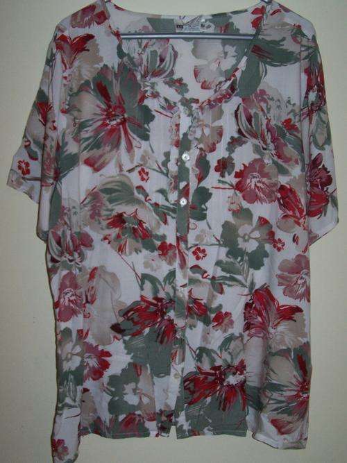 Floral Top Size XL