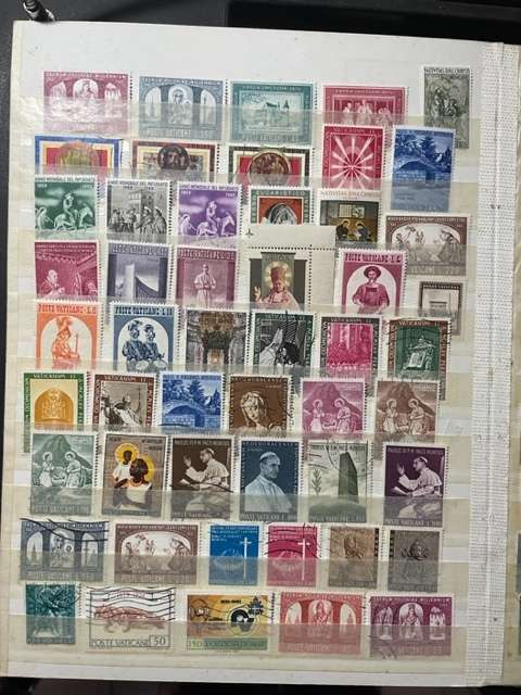 Stockbook 4 page filled with Vatican lot