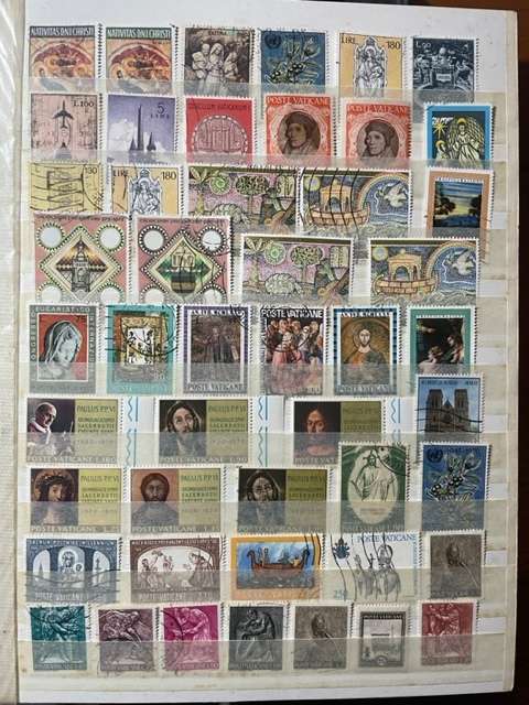 Stockbook 4 page filled with Vatican lot