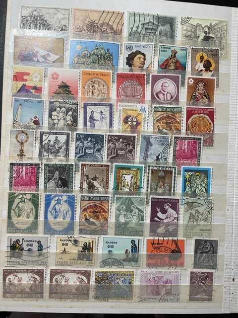 Stockbook 4 page filled with Vatican lot