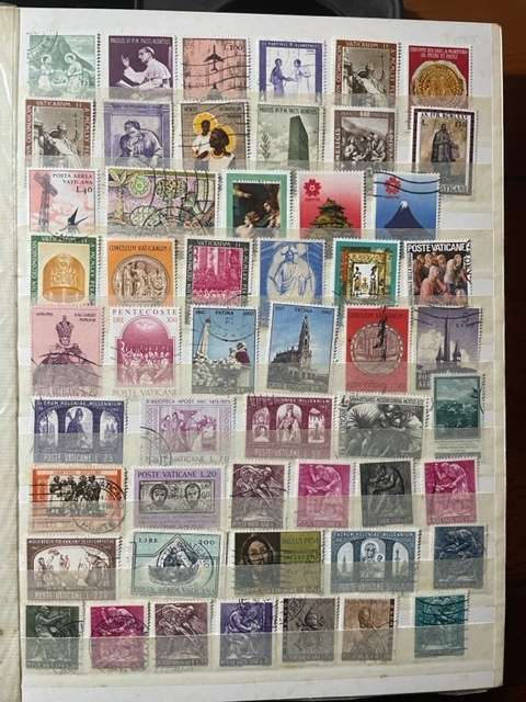 Stockbook 4 page filled with Vatican lot