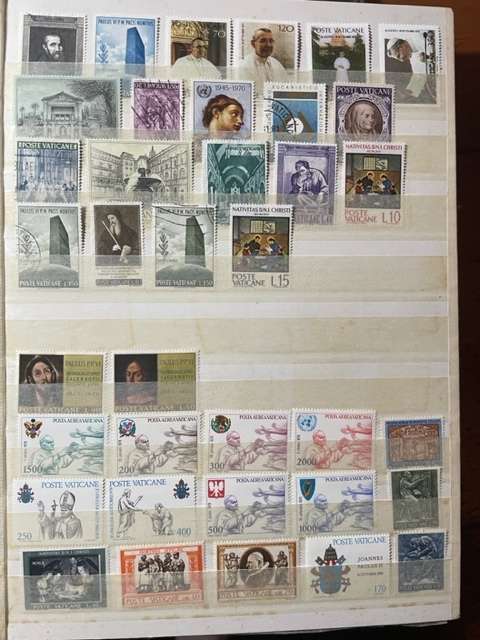 Stockbook 4 page filled with Vatican lot