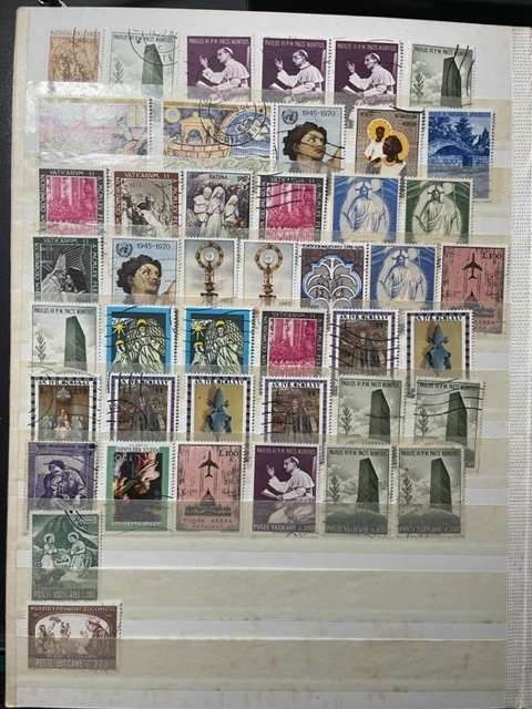 Stockbook 4 page filled with Vatican lot