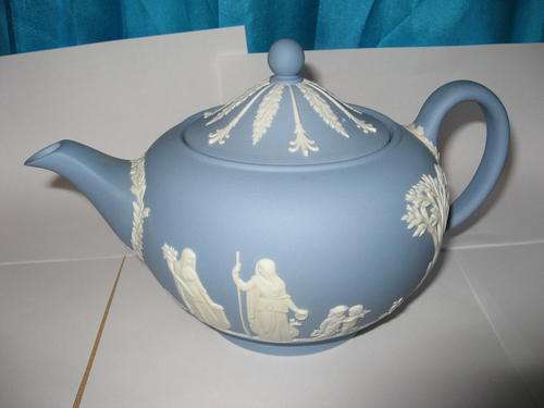 WEDGWOOD JASPERWARE TEAPOT (in original box) - FANTASTIC OFFER
