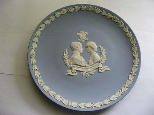 WEDGWOOD JASPERWARE -  CHARLES & DI - ROYAL WEDDING PLATE (1981)