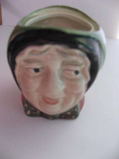 BESWICK  -  1206  -  BY   "SAIREY GAMP"