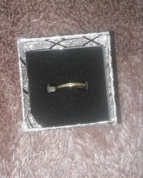9ct gold, UNWANTED GIFT, size 6