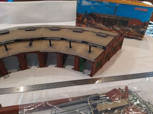 Vollmer HO 5758 construction kit of the round locomotives shed for 6 tracks
