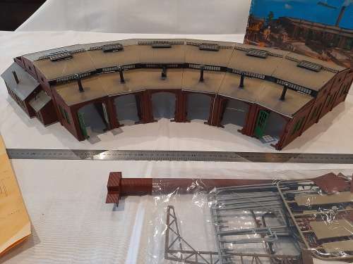 Vollmer HO 5758 construction kit of the round locomotives shed for 6 tracks