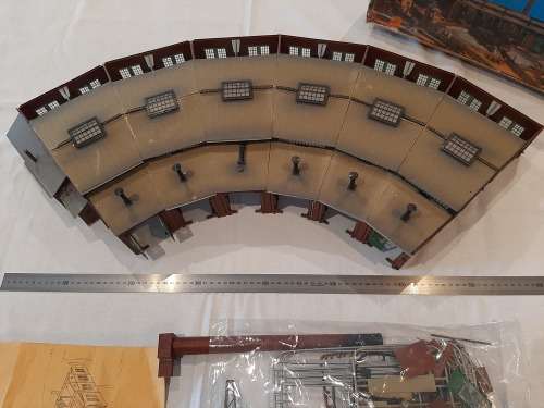Vollmer HO 5758 construction kit of the round locomotives shed for 6 tracks