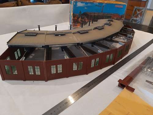 Vollmer HO 5758 construction kit of the round locomotives shed for 6 tracks