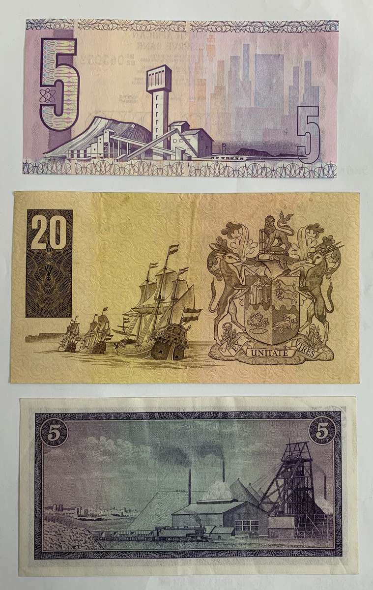 Various Collectable notes with some replacements one bid to take all 13