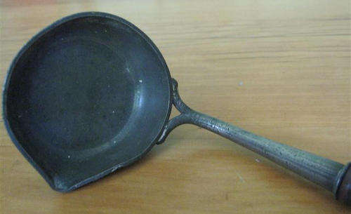 R1.00   ANTIQUE PEWTER TODDY LADLE WITH A WOODEN HANDLE, GREAT CONDITION.