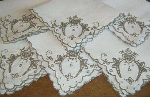 SET OF SIX, VINTAGE MADERIA LINEN OFF WHITE EMBROIDERED SERVIETTES