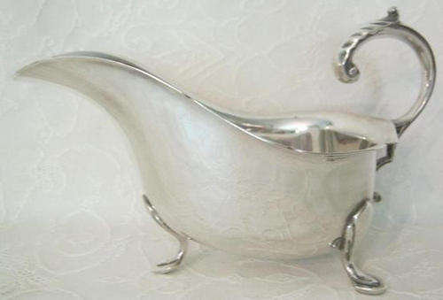 A VERY ELEGANT DESIGN, SILVER PLATED GRAVY BOAT IN ALMOST PERFECT CONDITION.