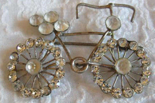 VINTAGE BROOCH STYLED AS A BICYCLE, SET WITH RHINESTONES, ONE MISSING.