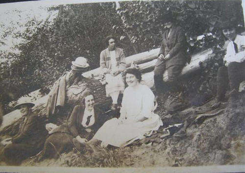R1.00   VINTAGE, 1920-1930s PHOTO ALBUM TAKEN IN AMERICA BY THE SHAW FAMILY.