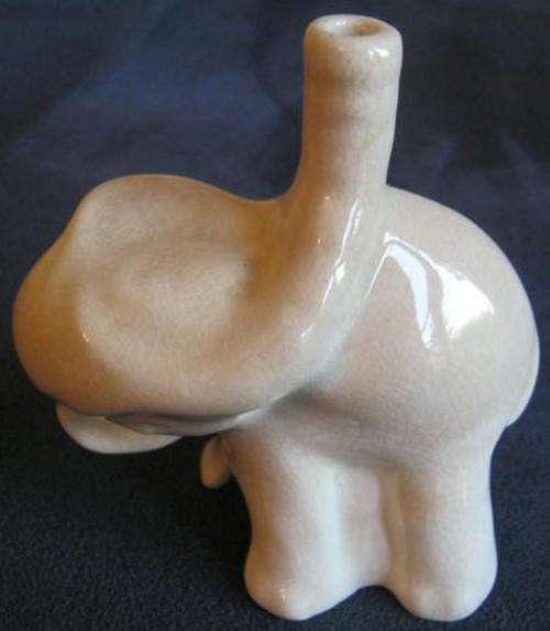 GREAT FIND FOR COLLECTERS OF PIE FUNNELS !!  VINTAGE, NUTBROWN, POTTERY ELEPHANT PIE FUNNEL