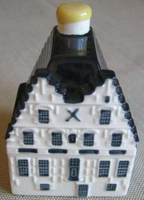 R1.00 START FOR THIS COLLECTABLE K.L.M. DELFT HOUSE, SEALED, CONTAINING BOLS BRANDY.