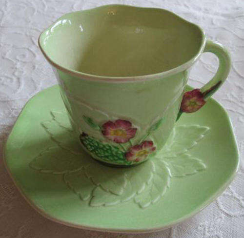 THE CUTEST, SMALL VINTAGE CARLTON WARE CUP AND SAUCER IN GOOD CONDITION, DIA 13.8cm.