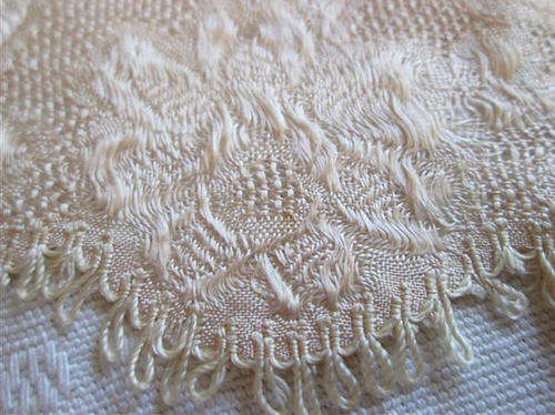 ANTIQUE, ROSE PINK SILKY LACE WITH A DETAILED FLORAL DESIGN, LENGTH 1met.80cm, WIDTH 5.5cm.