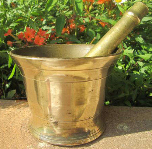 VERY OLD, SOLID BRASS MORTAR AND PESTLE.