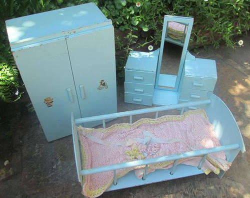 PERFECT CHRISTMAS GIFT !!!!!   WOODEN DOLL HOUSE FURNITURE FOR YOUR FAVOURITE DOLL...